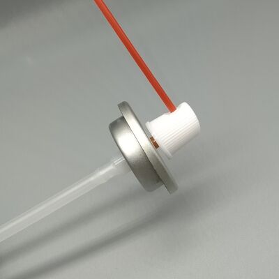 ओईएम-शैली कार्बोरेटर ड्रेन और पीरियड-सही सौंदर्यशास्त्र के साथ विंटेज ट्रैक्टर बहाली के लिए साफ वाल्व